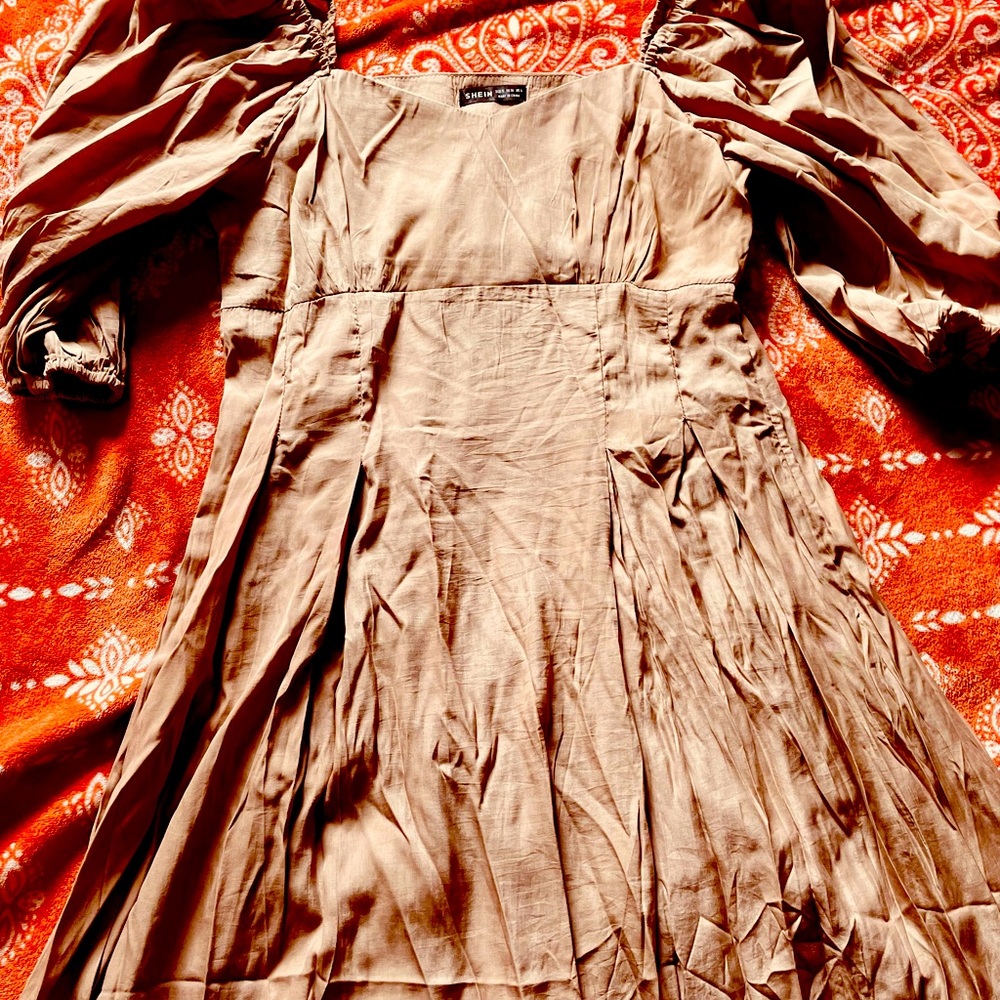 Dresses SHEIN small  tan color and a green dress size small .